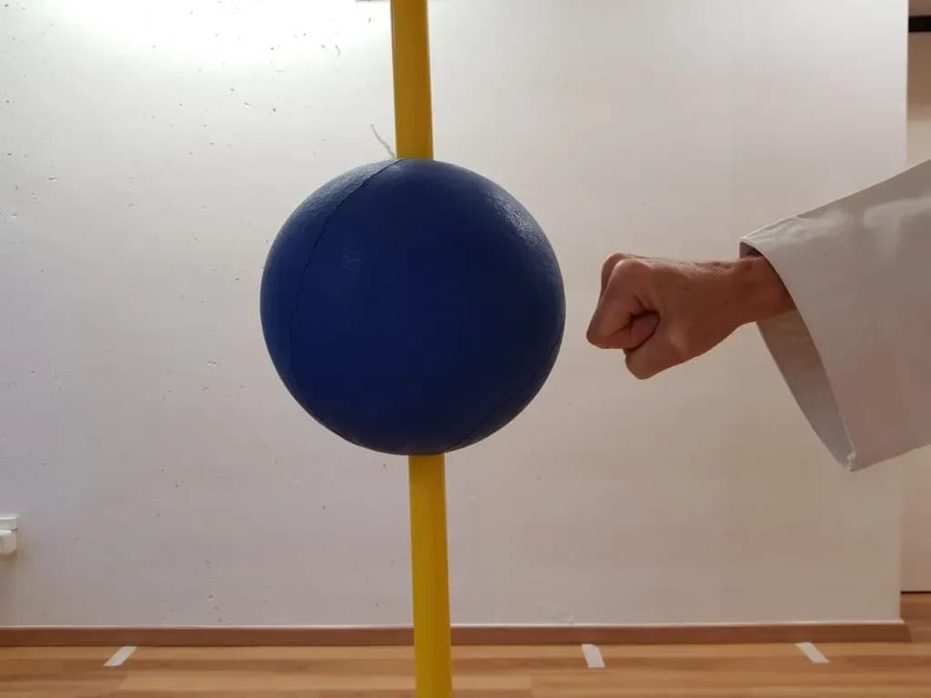 Kinder beim Karatetraining